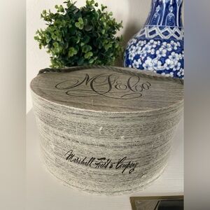VINTAGE MARSHALL FIELDS AND COMPANY HAT BOX